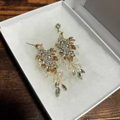 リーフモチーフピアス