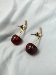 Liquem リキュエム　チェリーピアス　美品　匿名配送　レッド