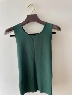 セポ　ダークグリーン ノースリーブニット