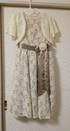 レースドレス フラワー装飾付き クリーム色　ボレロ付