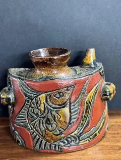 新垣キク　抱瓶　壺屋焼　やちむん Amazon.co.jp: 壺屋焼 新垣キク作 魚文抱瓶 酒瓶 陶器酒器 沖縄