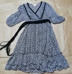 円形模様のラップスタイルワンピース