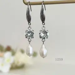 アイスブルー・クリスタル＆大きな雫・淡水パール　ピアス　冬　サージカルステンレス