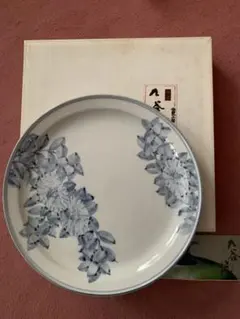 お値下げ中【未使用】久谷焼　大皿　定価25000円 最終値下げ価格‼️九谷焼 大皿 九谷山茶花 25.5cm - メルカリ