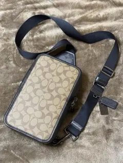 COACH シグネチャー ボディバッグ斜めがけ