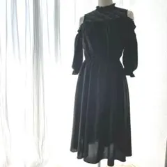オフショルワンピース　黒　ひざ下スカート　レース