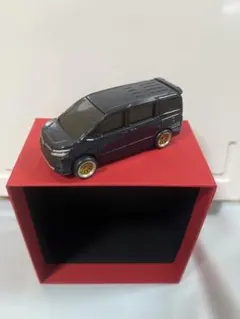 トミカ　TOYOTAヴォクシー　カスタム品のサムネイル