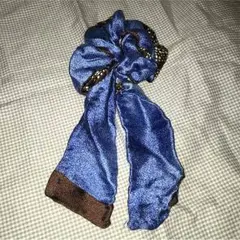 絹100%でできたハンドメイドシュシュ