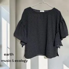 earth music&ecology ドットブラック フリルスリーブブラウス
