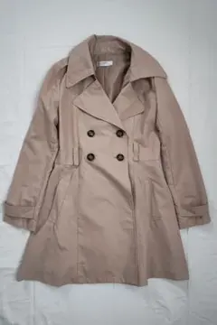 ベージュ ダブルブレスト トレンチコート