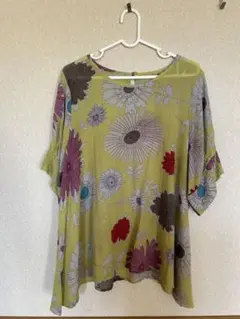 花柄 半袖トップス 黄緑色　M-L