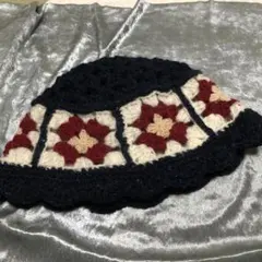 花柄モチーフ手編み　ニット帽子