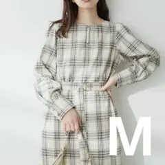 【最終お値下げ】natural coutureパール取外し裾プリーツワンピース