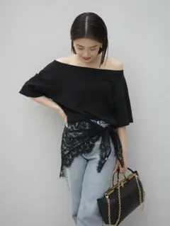 anuans オフショルダーTシャツのサムネイル