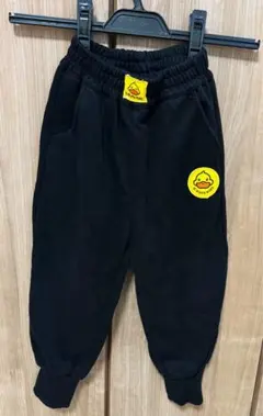 スウェットパンツ　黒い長ズボン 110cm