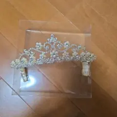 ウェディングティアラ 花と葉モチーフ