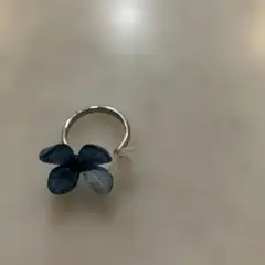 アジサイふたつの花弁のオープンリング