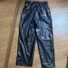 黒 レザーワイドパンツ