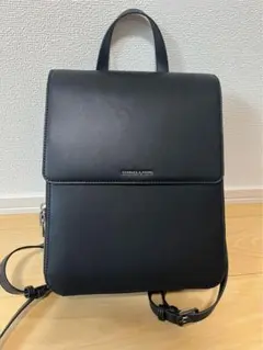 CHARLES & KEITH フロントフラップ ストラクチャーバックパック