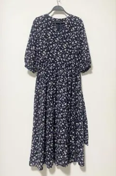 美品　花柄ワンピース　ネイビーのサムネイル