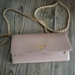 PRADA プラダ　チェーンウォレット✨大人気デザイン　シルバー　正規品❣️ PRADA プラダ チェーンウォレット✨大人気デザイン シルバー