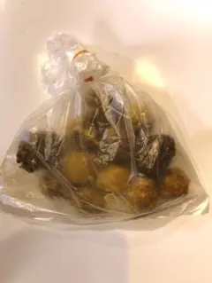 벌을 유인할 수 있는 약 50g의 밀랍 공 10개 정도 ③