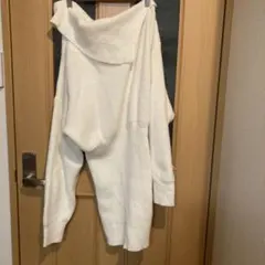 オフショルダー ニット ホワイト 長袖のサムネイル