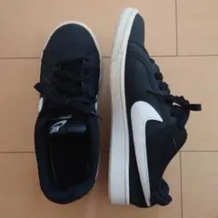 NIKE コートロイヤル スニーカー ブラック ホワイト