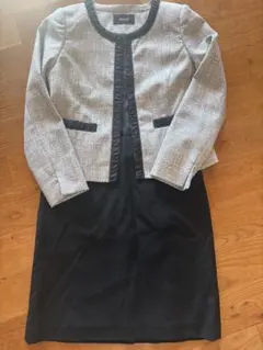 フリル付きツイードスカートスーツ