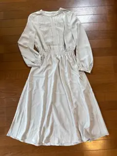【お得】【新品】おしゃれ　ワンピース　ベージュ