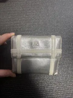 curreges クレージュ　シルバー 二つ折り財布のサムネイル