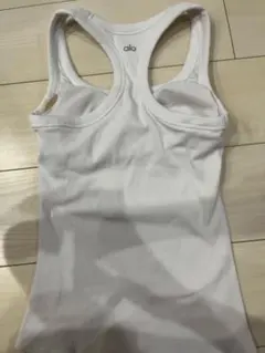 alo yoga クロップドタンクトップ M - メルカリ