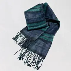 グリーンのチェックのマフラー