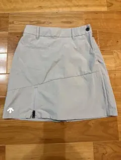 デサントDESCENTE ゴルフ用キュロットスコート　Sサイズ　美品のサムネイル