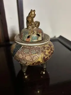 金彩 香炉 獅子摘み 花文様 三足