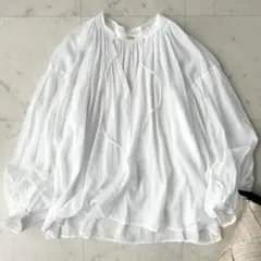 美品 ミューズドゥドゥーズィエムクラス SMOCKギャザープルオーバー 白
