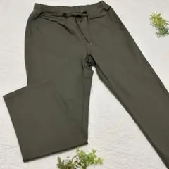 美品【URBAN RESEARCH ITEMSカジュアルパンツ】カーキ色【M】のサムネイル