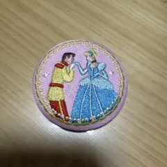 刺繍缶バッジ　シンデレラ