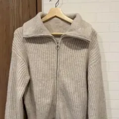 GUベージュ リブ編み ジップアップニット