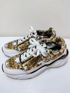 美品！ヴェルサーチ　VERSACE JEANS COUTURE スニーカー 26