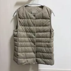 無印良品　軽量ノーカラーポケッタブルダウンベスト　Mサイズ