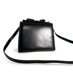 良品 フェラガモ ショルダーバッグ ヴァラリボン ブラック レザー ガンチーニ