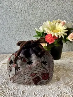 多色刺繍の巾着袋