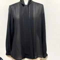 MK MICHEL KLEIN ブラックブラウスのサムネイル
