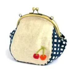 【ハンドメイド】コロンと可愛いがま口ポーチ（格子柄青色　さくらんぼ刺繍）