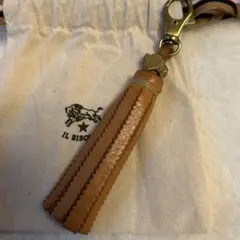 美品　IL BISONTE タッセルキーホルダー　ヌメ　保存袋つき