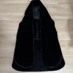 【新品未使用品】noa-geの黒ファーのロングベスト（フード付き）