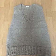 ラメ糸グレー Vネック ニットベスト新品未着用
