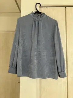 【STRAWBERRY-FIELDS】フリル付き青色長袖ブラウス