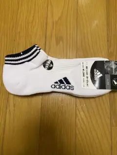 adidas ストライプ付きホワイトソックス　2足
